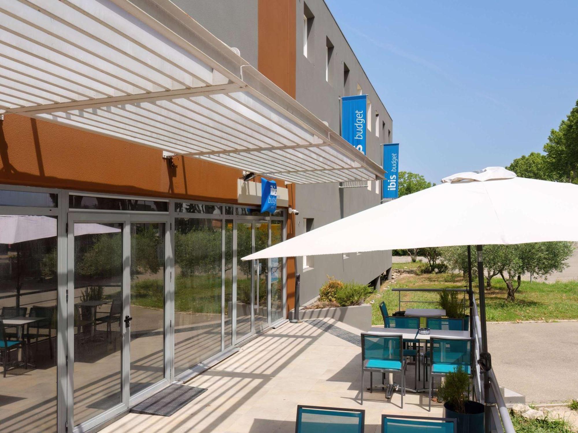 Ibis Budget Pertuis Portes Du Luberon Exterior foto