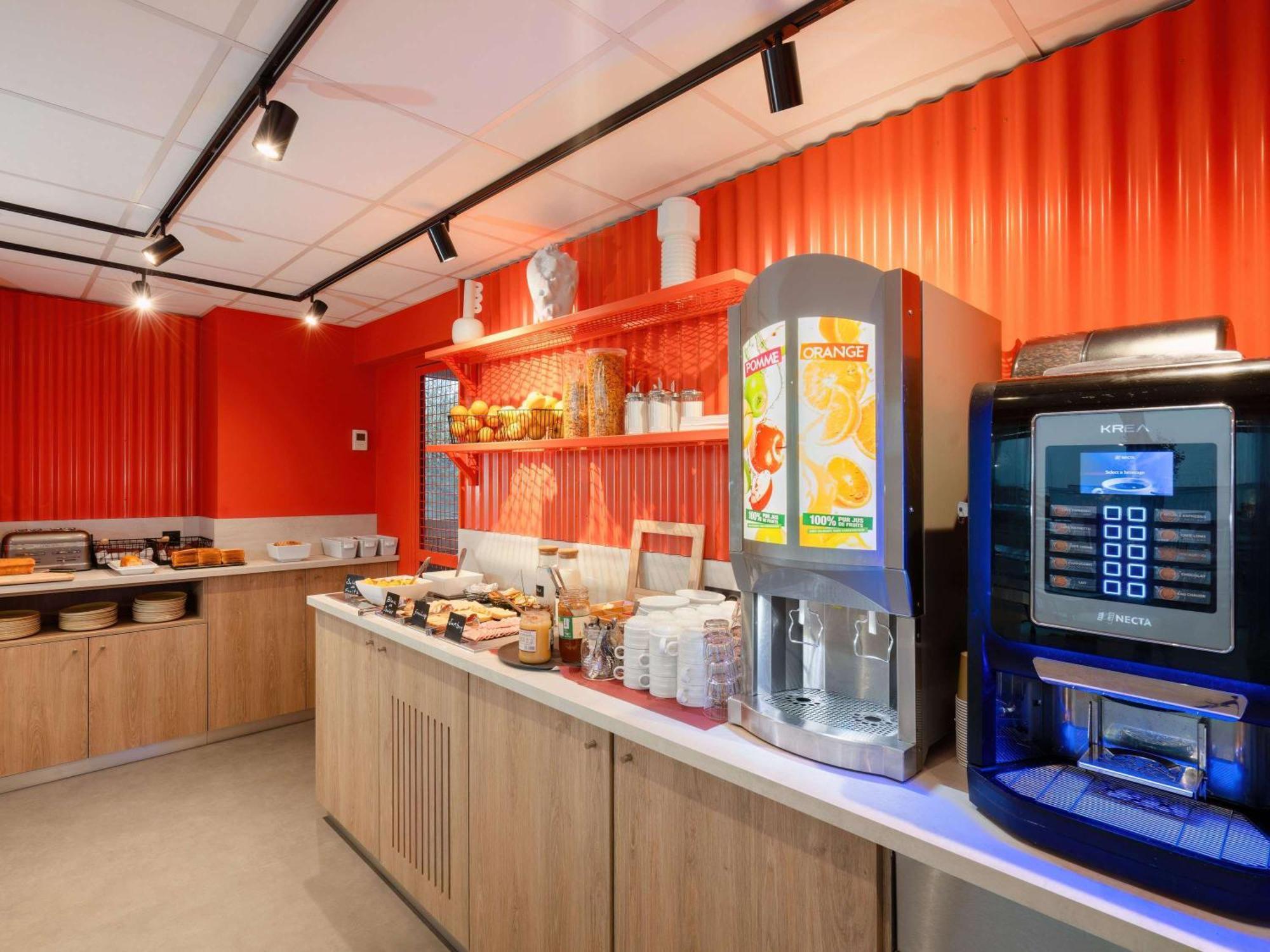 Ibis Budget Pertuis Portes Du Luberon Exterior foto