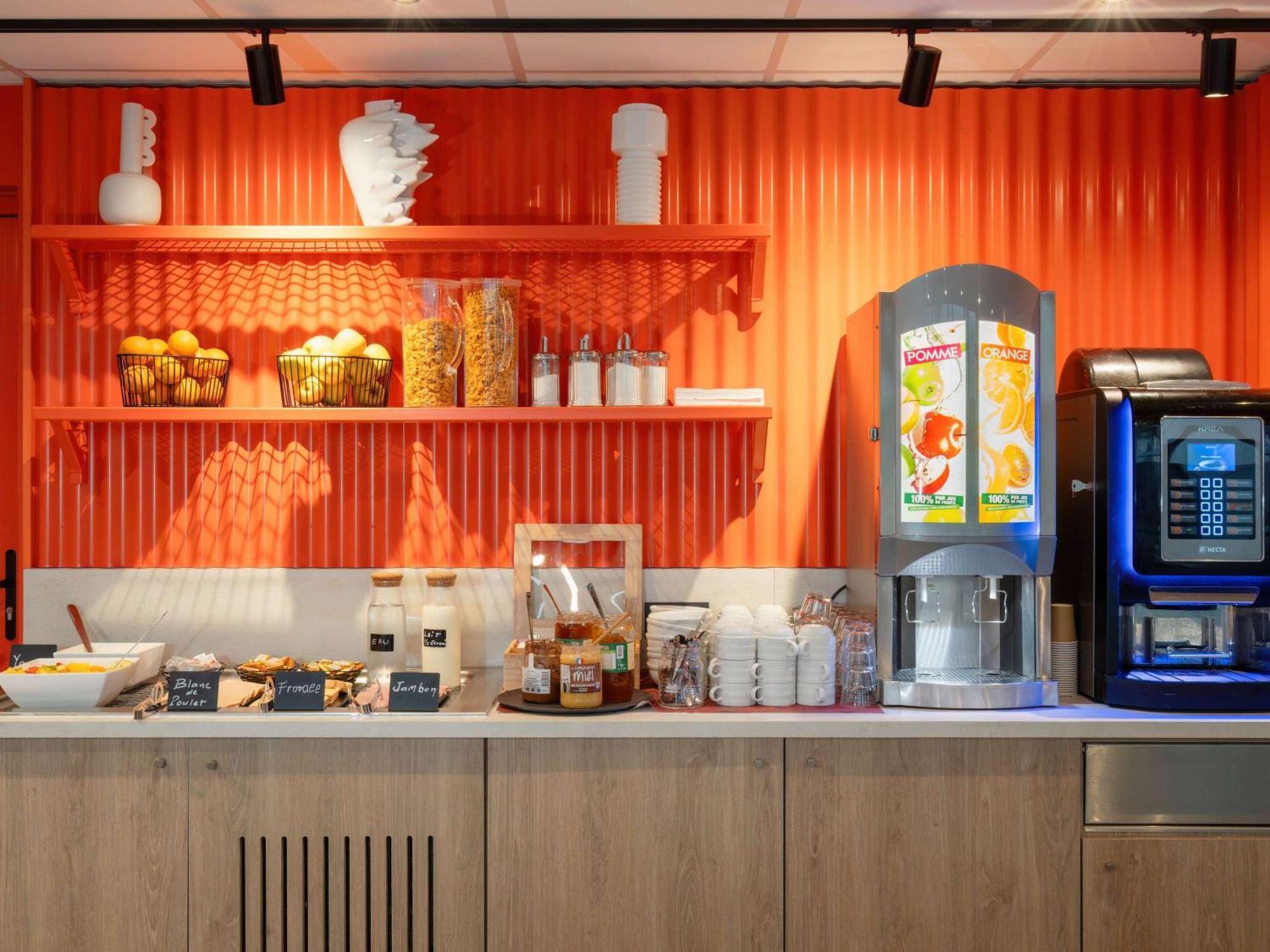 Ibis Budget Pertuis Portes Du Luberon Exterior foto